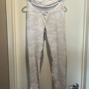 NWT Fabletics High-Waisted Powerhold White / Gray Camouflage Leggings